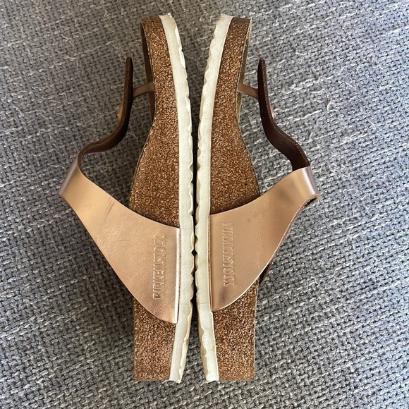 BIRKENSTOCK Gizeh Metallic Sandal! - Picture 8 of 10